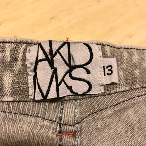 New AKADEMIKS Grey/Pink Embroidered Jeans Size 13 - Picture 4 of 9
